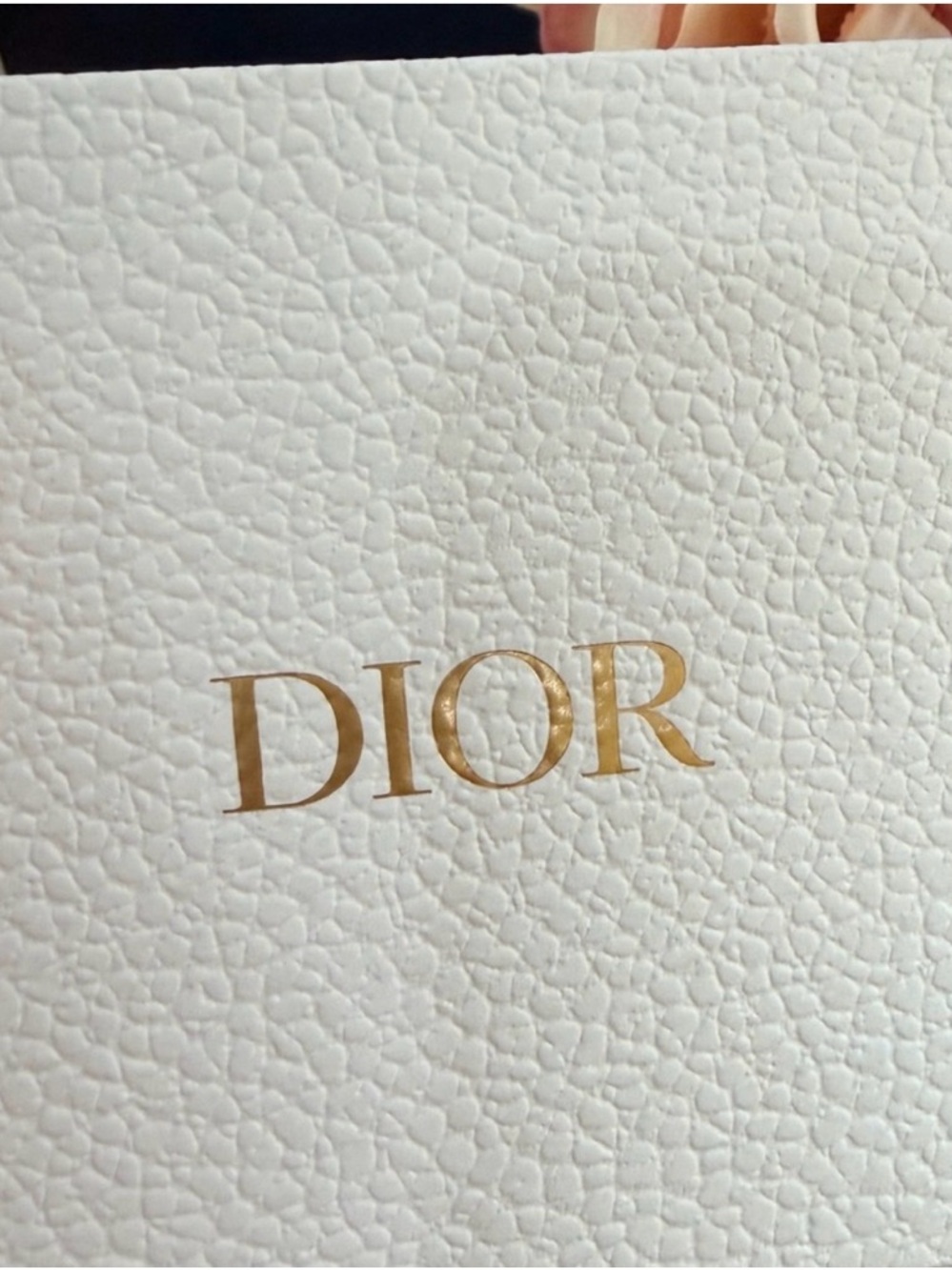 Dior Beauty Gold And white Pearl Charm Bracelet / New in Box - Picture 7 of 8
